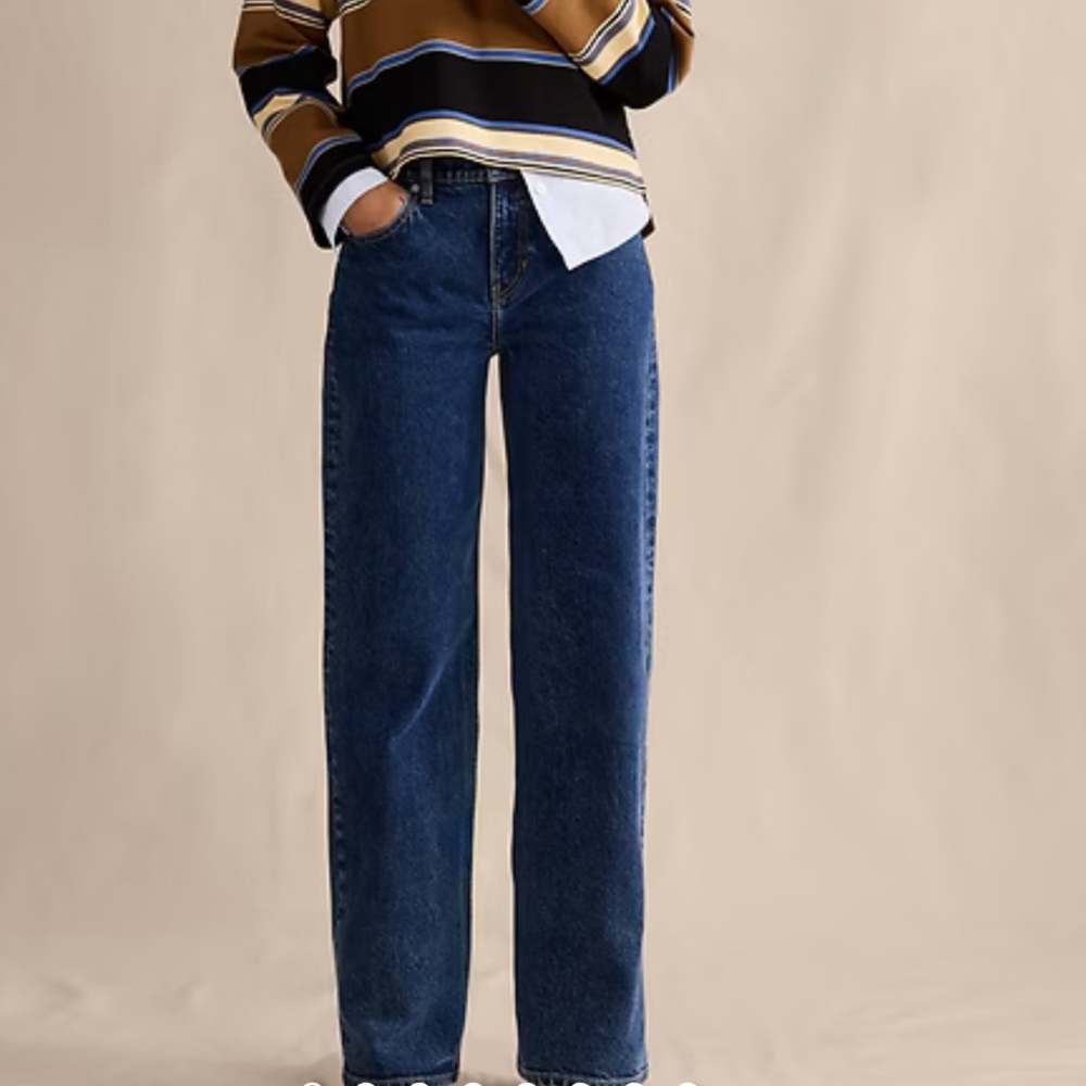 Like new. Banana Republic 90s relaxed jeans